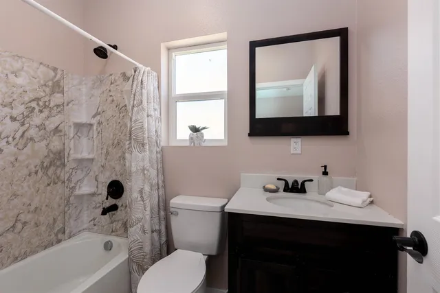 $450,000 | 39725 Overlook Lane North, Seven Bays, WA 99122