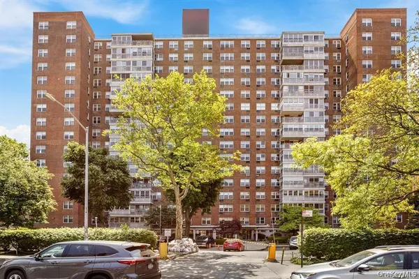$445,000 | 4310 Kissena Boulevard, Unit 2B | Flushing