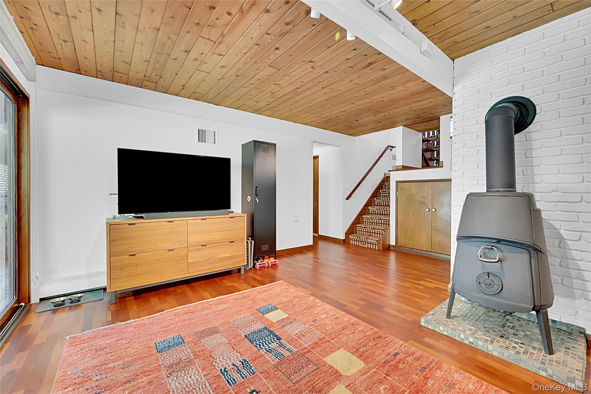 120 Kitchawan Road Pound Ridge, NY 10576 - Photo 27 of 40 a living room with furniture and a flat screen tv