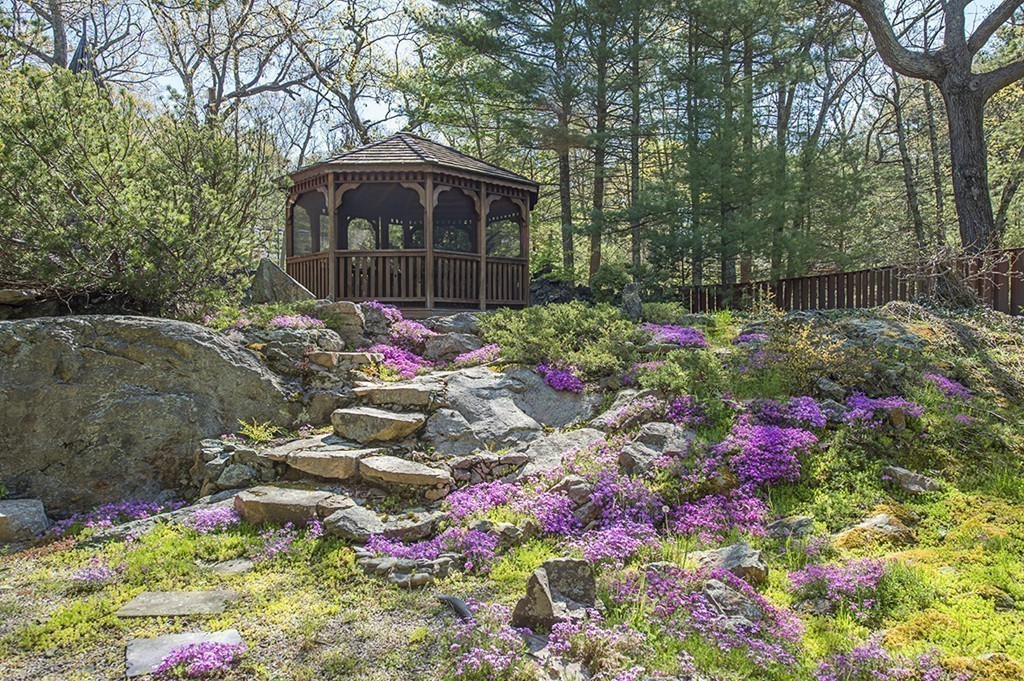 90 Kings Grant Road Weston, MA 02493 - Photo 20 of 29 Gallery Image 20