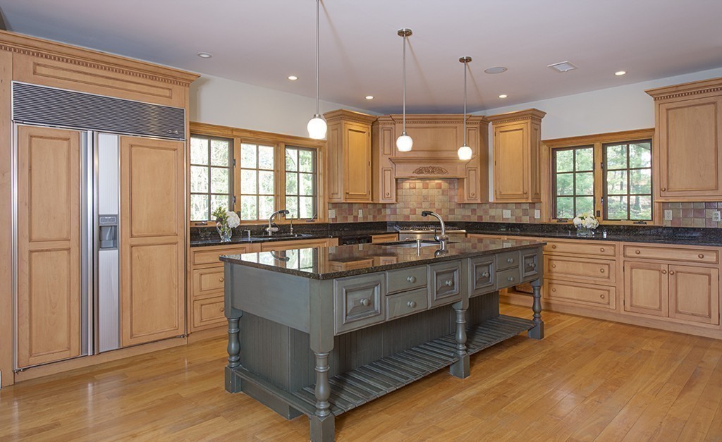 90 Kings Grant Road Weston, MA 02493 - Photo 3 of 29 Gallery Image 3
