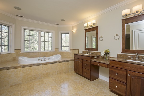 90 Kings Grant Road Weston, MA 02493 - Photo 9 of 29 Gallery Image 9