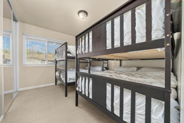 a view of entryway with furniture