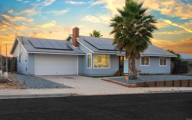 a view of a house with backyard and porch