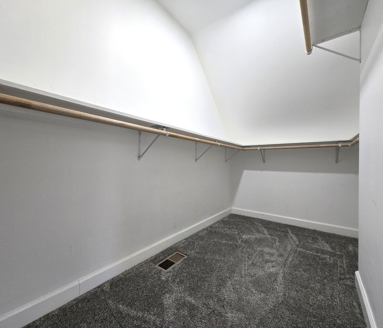 6N221 Virginia Road Roselle, IL 60172 - Photo 18 of 38