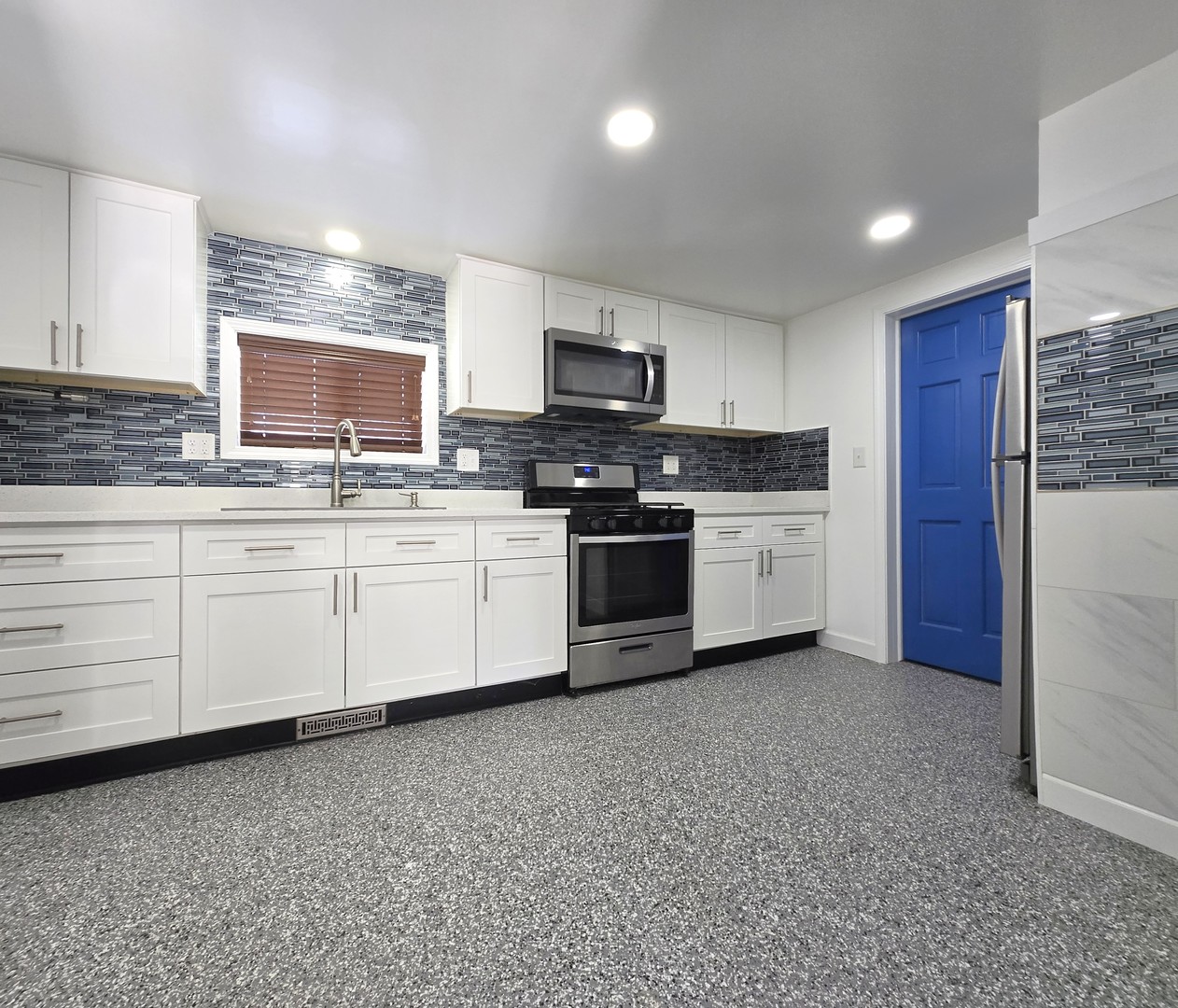 6N221 Virginia Road Roselle, IL 60172 - Photo 8 of 38