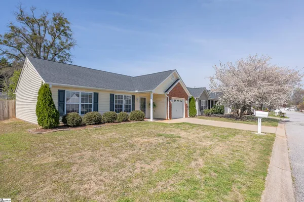 $295,000 | 11 Seaside Lane, Greer, SC 29650