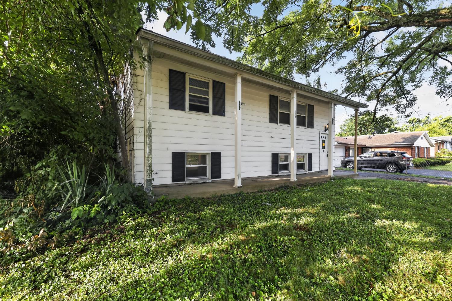2743 Springdale Road Cincinnati, OH 45251 - Photo 4 of 30