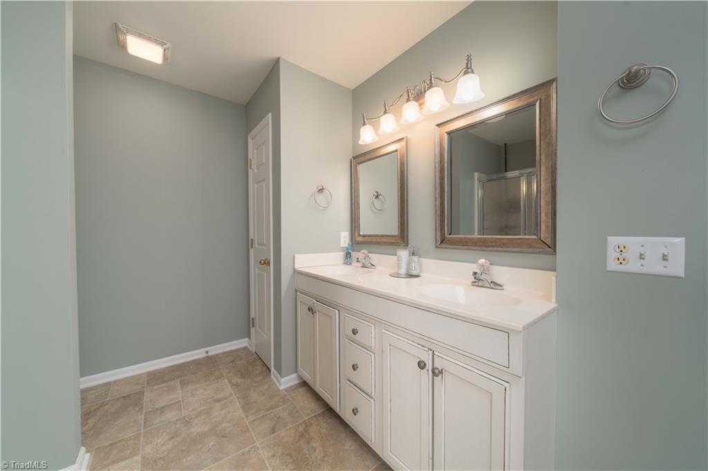 4100 Tolley Ridge Lane Winston-Salem, NC 27106 - Photo 21 of 41 Primary Bath