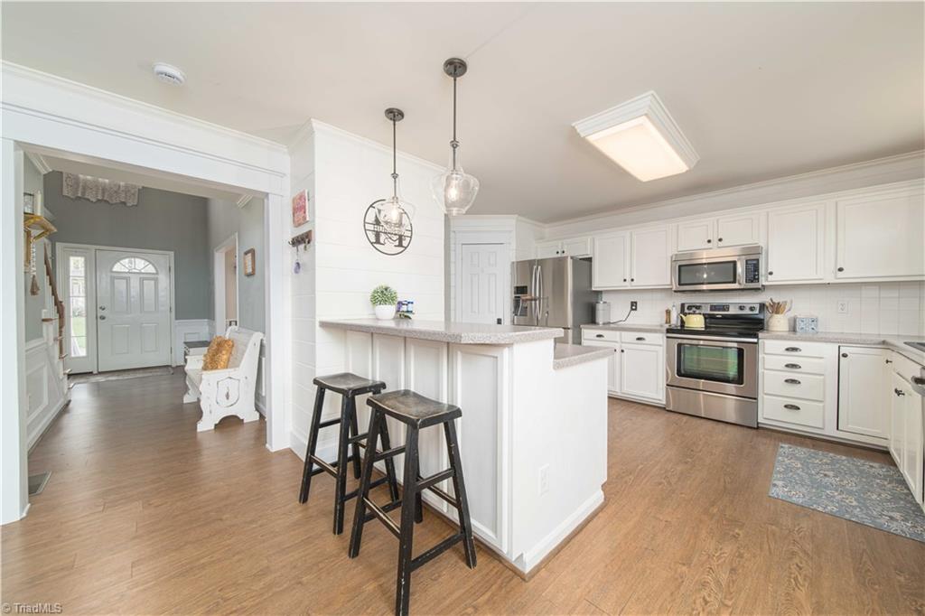 4100 Tolley Ridge Lane Winston-Salem, NC 27106 - Photo 3 of 41 Kitchen/Foyer