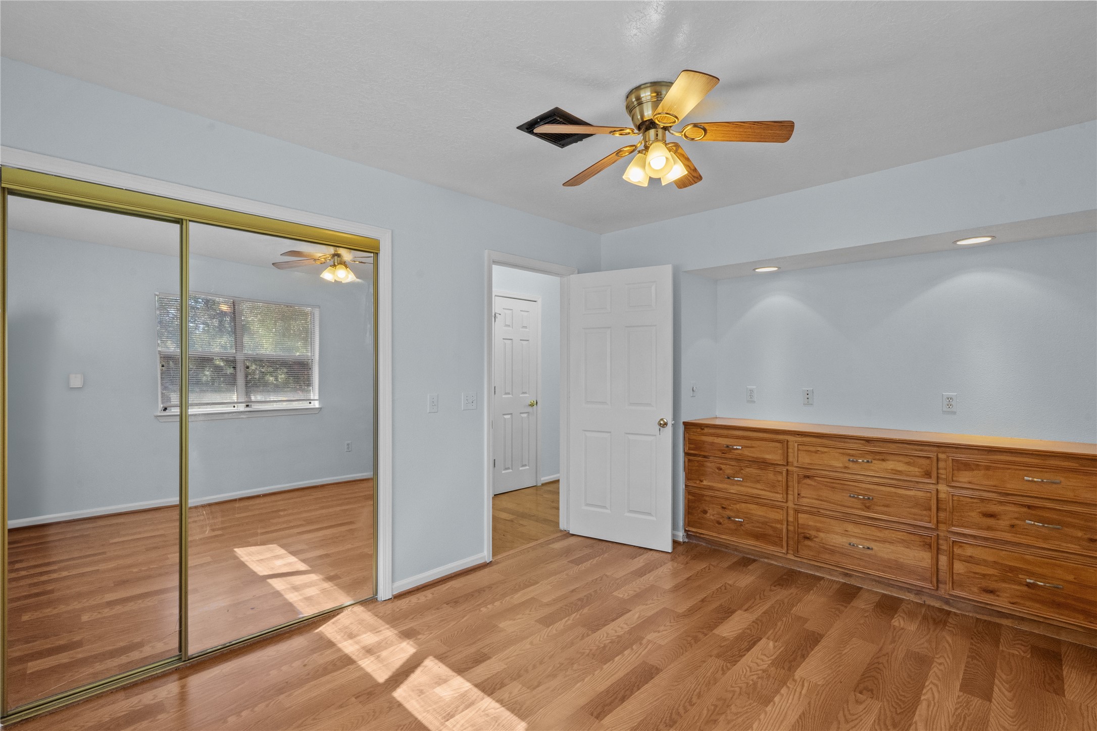 336 Reppert Street, Unit A Bacliff, TX 77518 - Photo 7 of 17 a view of an entryway