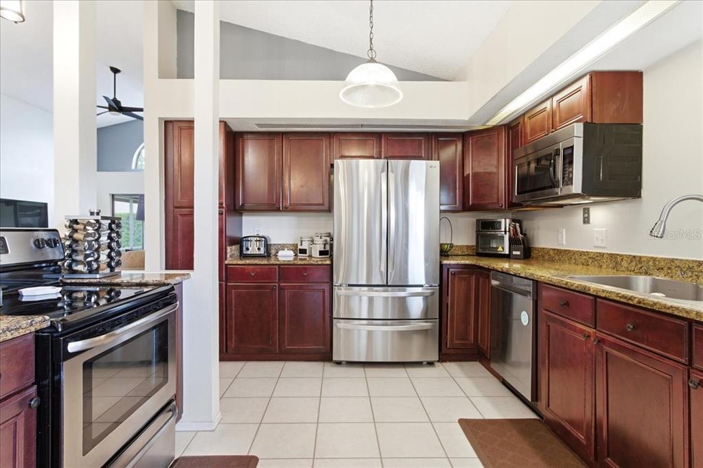 12720 Raftsmen Court Orlando, FL 32828 - Photo 12 of 32
