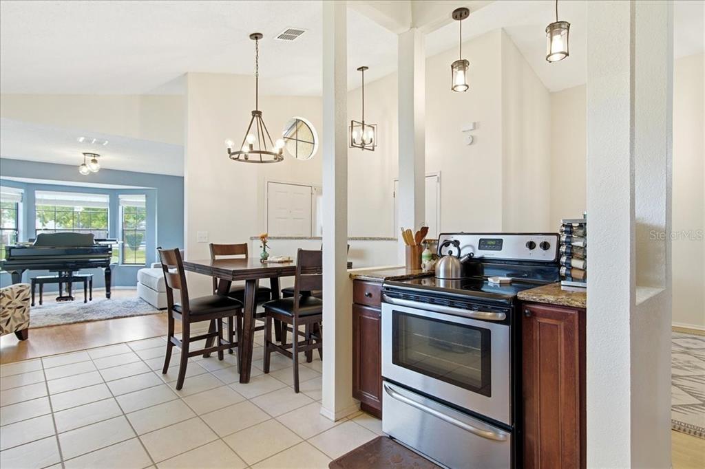 12720 Raftsmen Court Orlando, FL 32828 - Photo 8 of 32