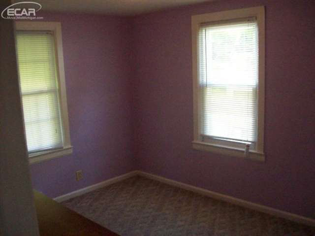 2194 North Center Road Burton, MI 48509 - Photo 9 of 14 20441787-8.JPG