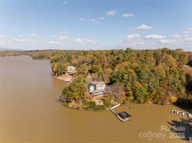 a picture of lake view