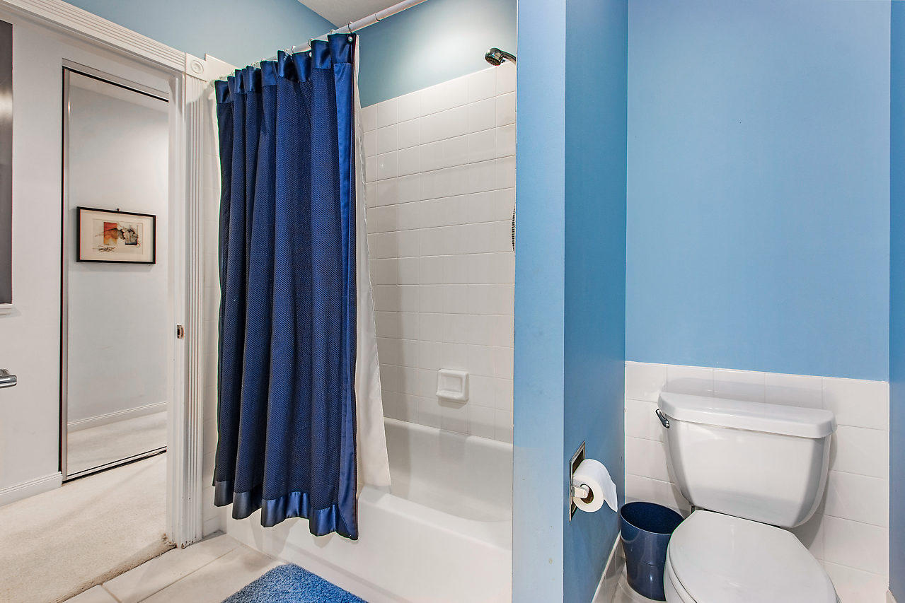 1967 Frederick Small Road Jupiter, FL 33458 - Photo 27 of 30 Guest Bathroom