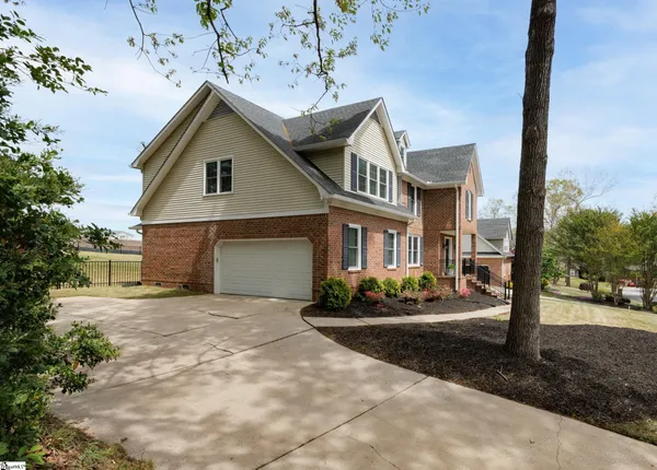 $619,900 | 219 East Thistle Lane, Greenville, SC 29615
