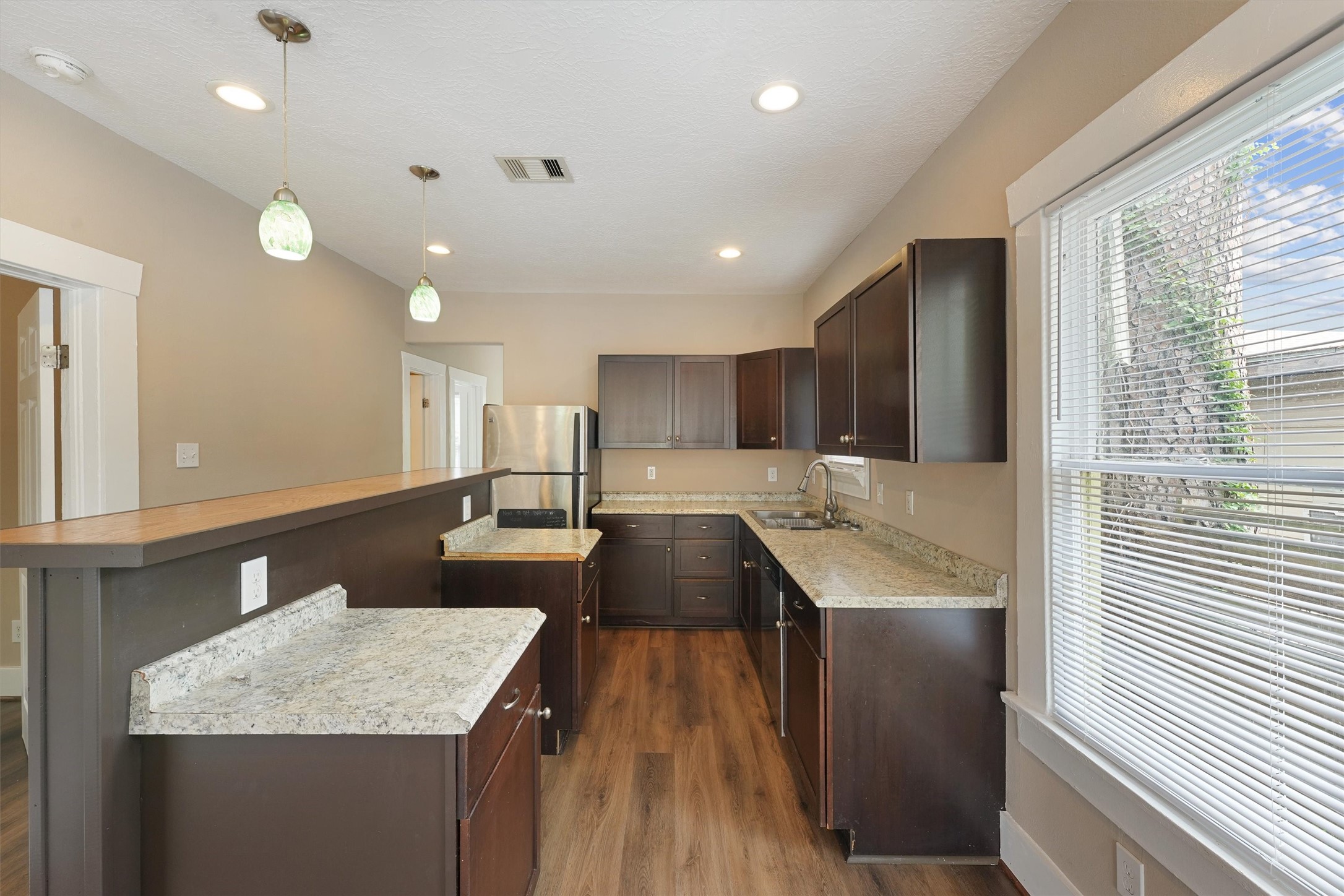 1107 Melbourne Street Houston, TX 77022 - Photo 7 of 14