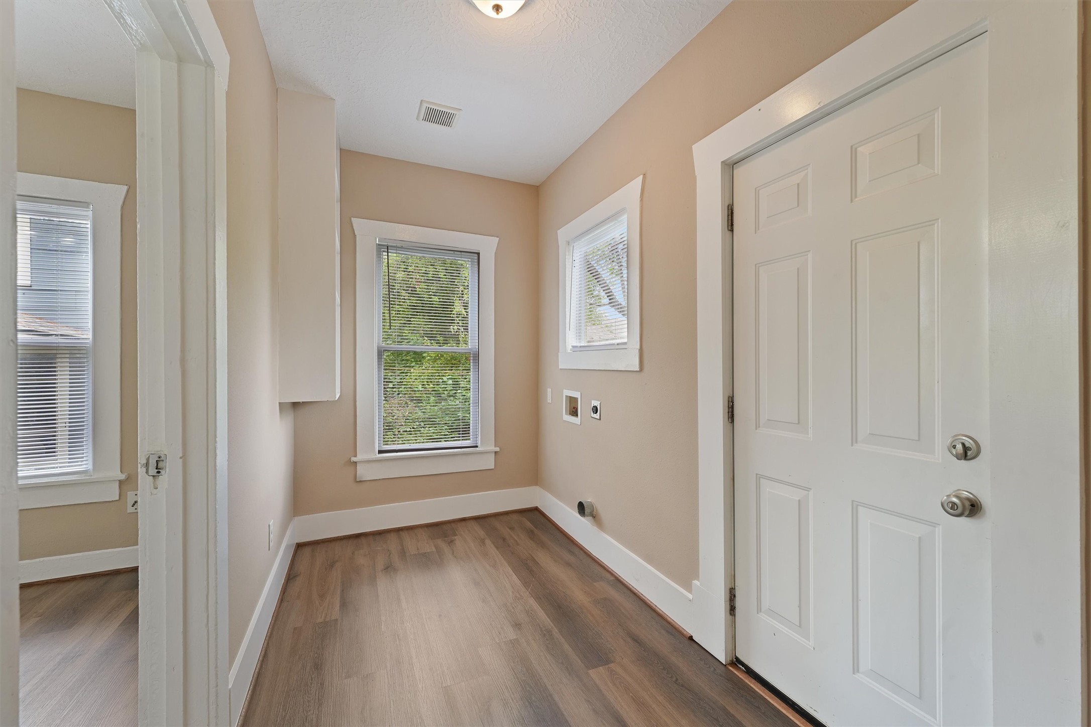 1107 Melbourne Street Houston, TX 77022 - Photo 9 of 14