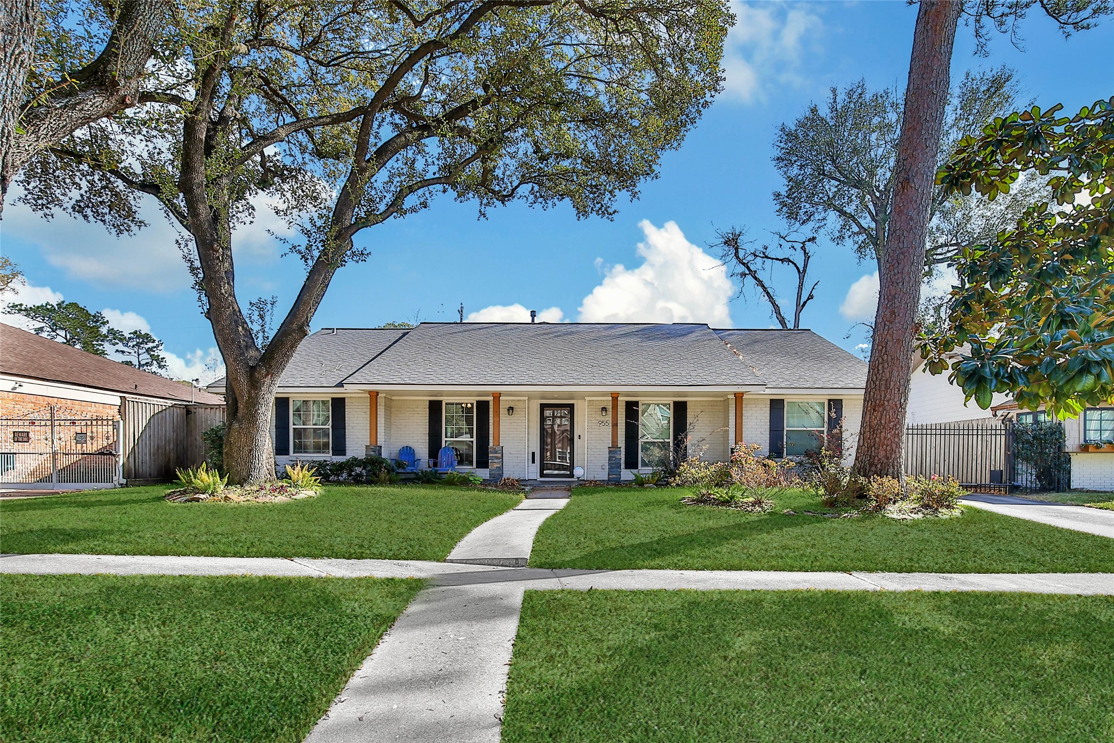 955 Thornton Road Houston, TX 77018 - Photo 1 of 27 Beautifully maintained home with a painted brick façade, mature oaks, and a cozy front porch perfect for relaxing. Fresh paint throughout, a completely remodeled primary bath completed in 2026, and an updated secondary bath add to the home’s appeal.