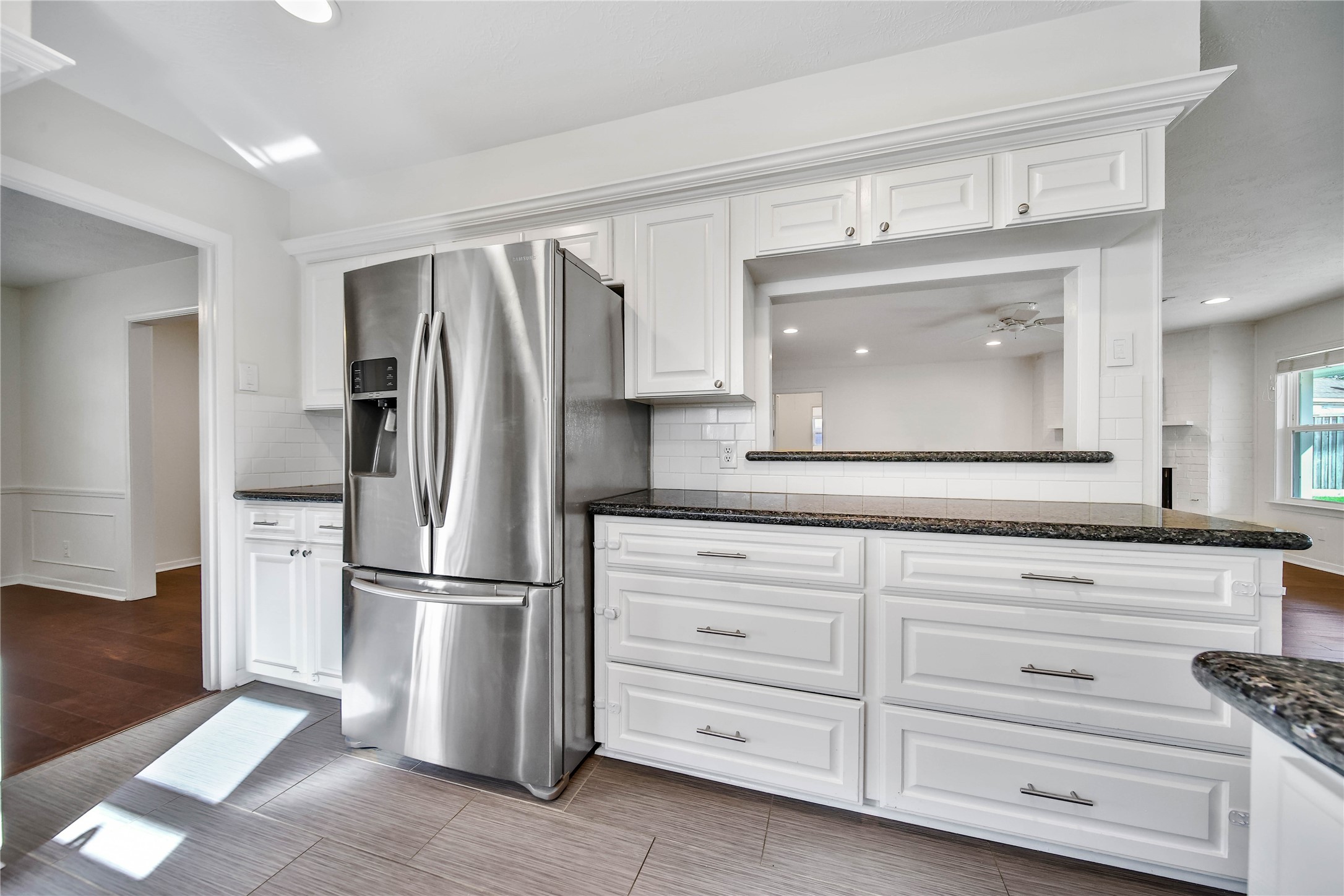 955 Thornton Road Houston, TX 77018 - Photo 13 of 27 This updated kitchen features abundant cabinet storage and ample granite countertop space for meal prep, complemented by stainless steel appliances and great natural light.