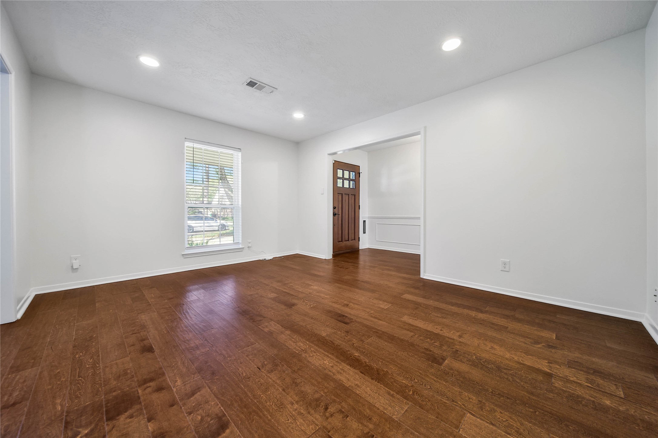 955 Thornton Road Houston, TX 77018 - Photo 5 of 27