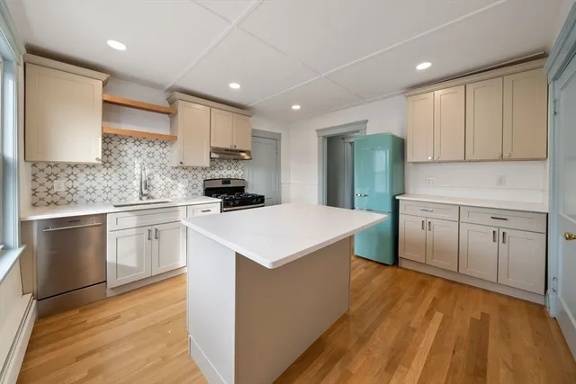 $2,475 | 69 Endicott Street, Unit 3, Salem, MA 01970