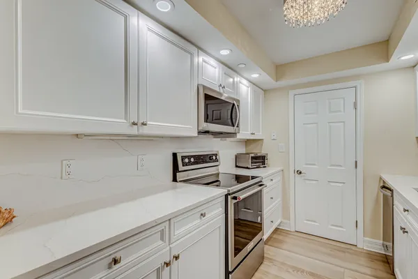 $3,500 | 3000 North Ocean Drive, Unit 4G, Singer Island, FL 33404