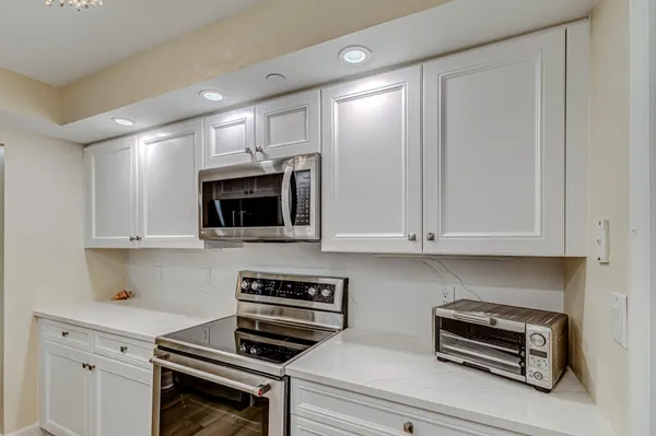 $3,500 | 3000 North Ocean Drive, Unit 4G, Singer Island, FL 33404