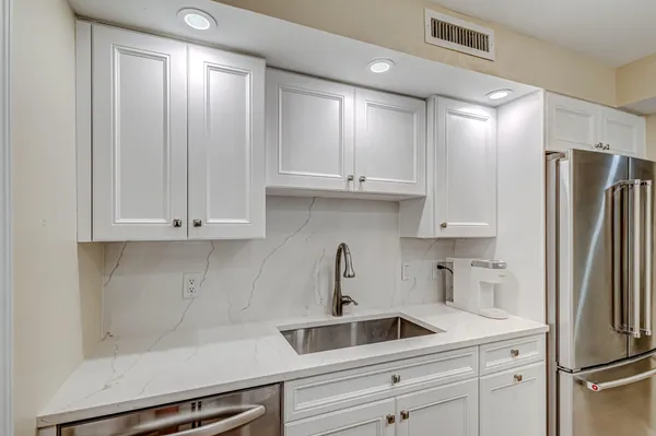 $3,500 | 3000 North Ocean Drive, Unit 4G, Singer Island, FL 33404