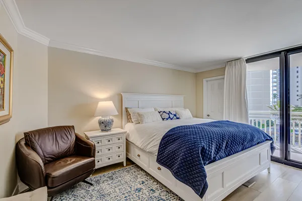 $3,500 | 3000 North Ocean Drive, Unit 4G, Singer Island, FL 33404