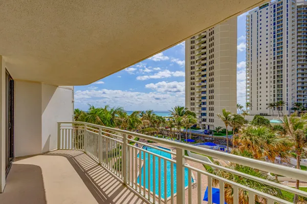 $3,500 | 3000 North Ocean Drive, Unit 4G, Singer Island, FL 33404