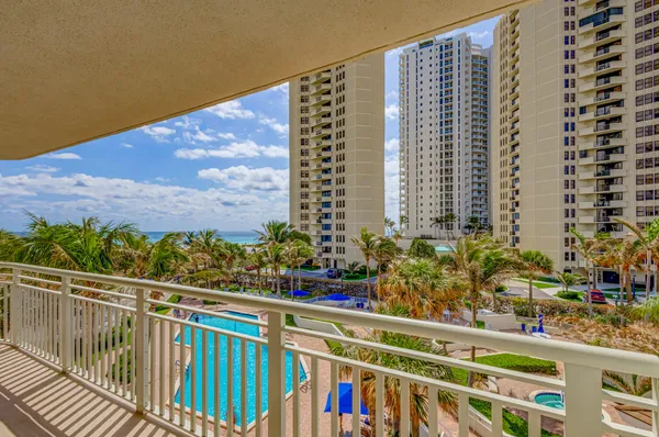 $3,500 | 3000 North Ocean Drive, Unit 4G, Singer Island, FL 33404