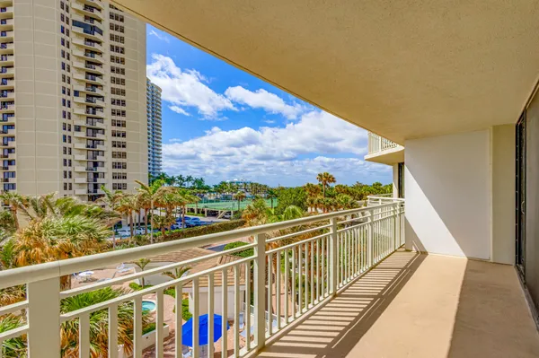 $3,500 | 3000 North Ocean Drive, Unit 4G, Singer Island, FL 33404