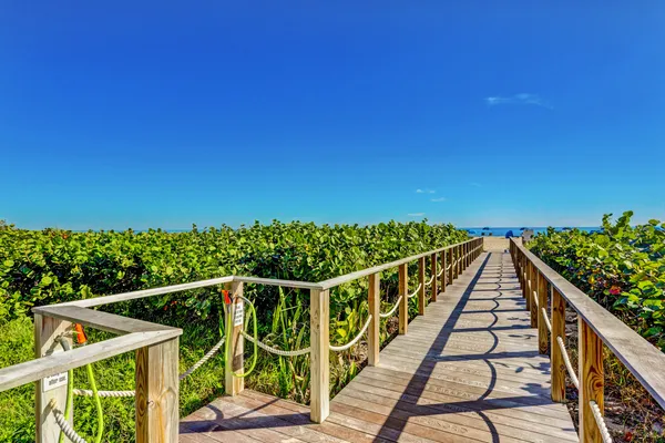 $3,500 | 3000 North Ocean Drive, Unit 4G, Singer Island, FL 33404