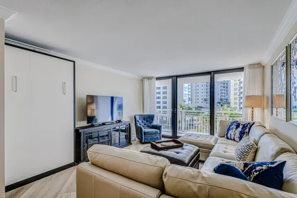 $3,500 | 3000 North Ocean Drive, Unit 4G, Singer Island, FL 33404