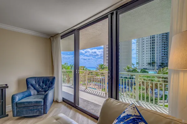 $3,500 | 3000 North Ocean Drive, Unit 4G, Singer Island, FL 33404