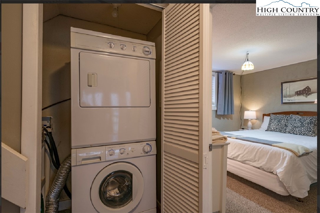 165 Briarcliff Road, Unit J42 Banner Elk, NC 28604 - Photo 19 of 20 a en suite bathroom with a sink and a mirror