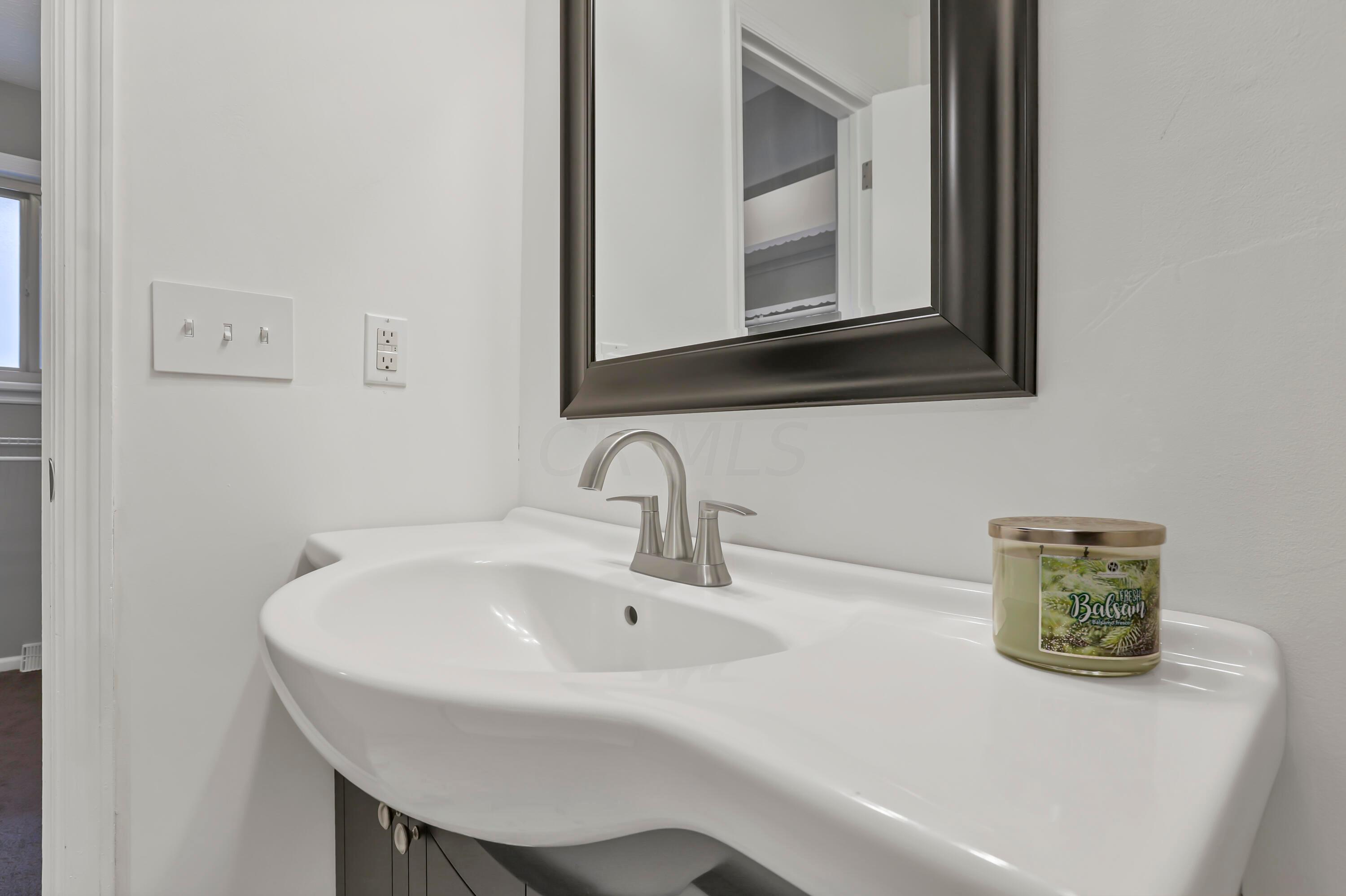 668 Indian Mound Road Columbus, OH 43213 - Photo 38 of 68 master bath