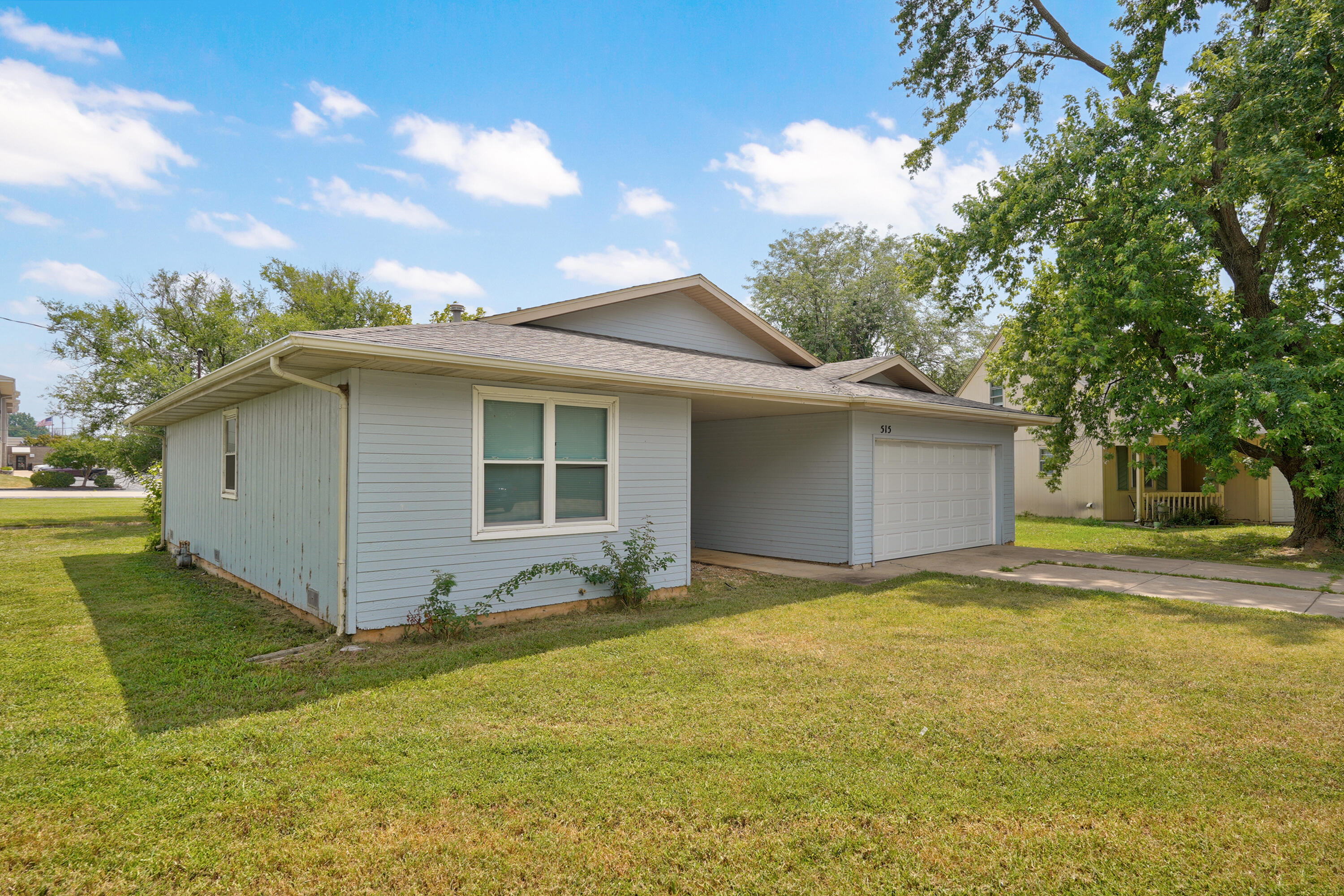 515 West Edgewood Street Springfield, MO 65807 - Photo 1 of 23 515 W Edgewood St-3
