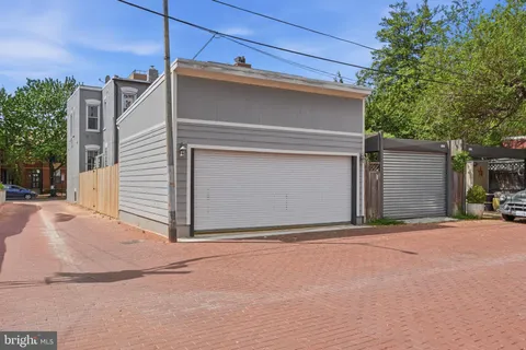 $1,100,000 | 721 10th Street Northeast, Washington, DC 20002