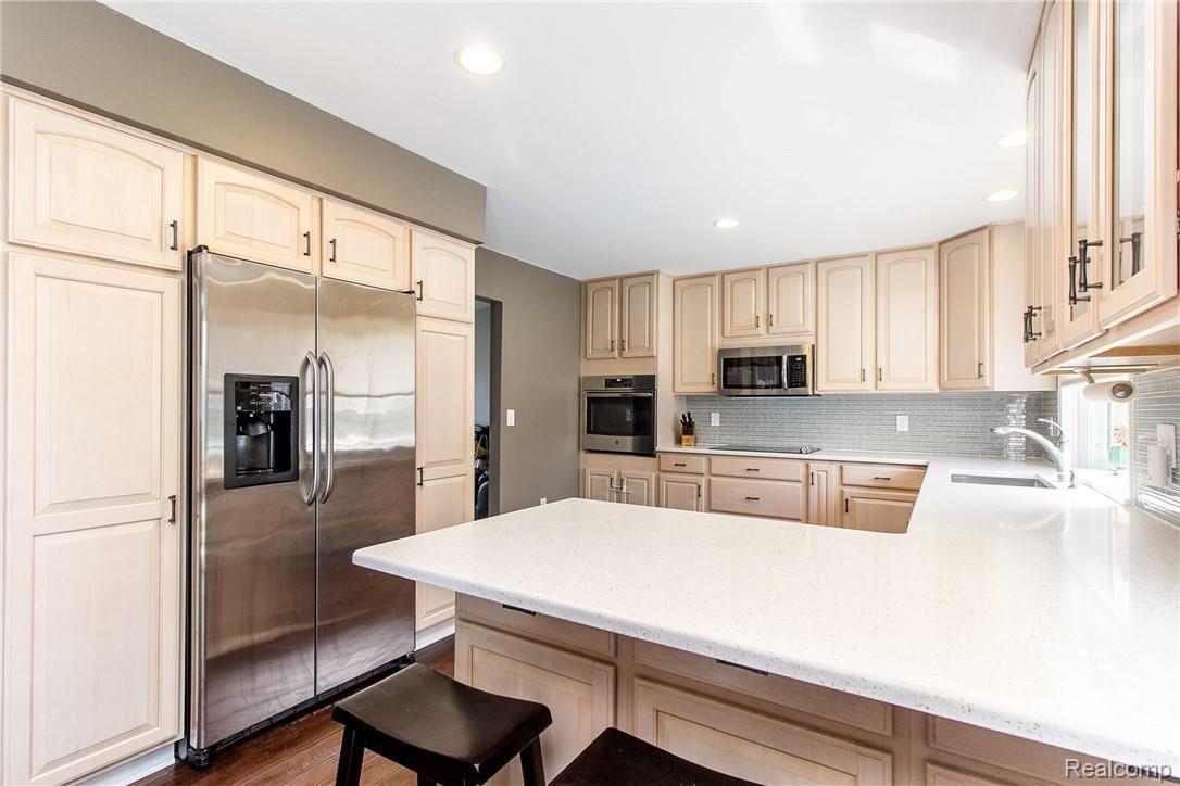 24555 Jamestowne Road Novi, MI 48375 - Photo 8 of 38 24555 Jamestowne (12 of 38).jpg