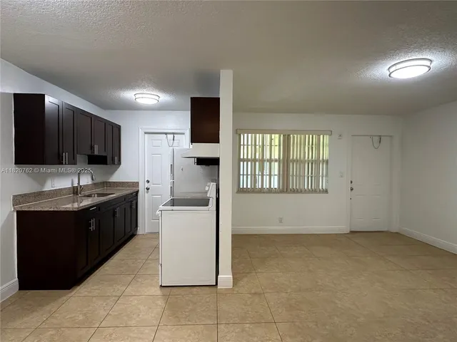 $1,625 | 2900 Northeast 17th Avenue, Unit 208, Pompano Beach, FL 33064
