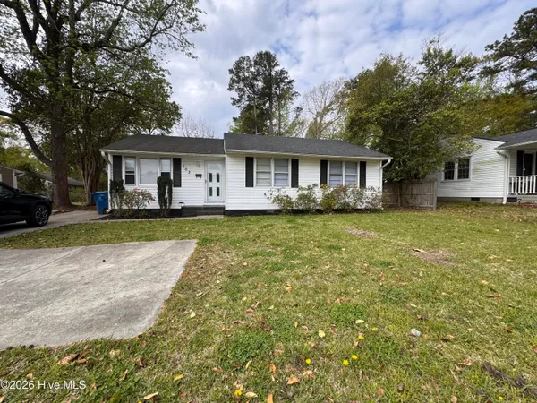 $1,200 | 503 Henderson Drive, Jacksonville, NC 28540