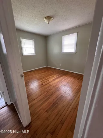 $1,200 | 503 Henderson Drive, Jacksonville, NC 28540