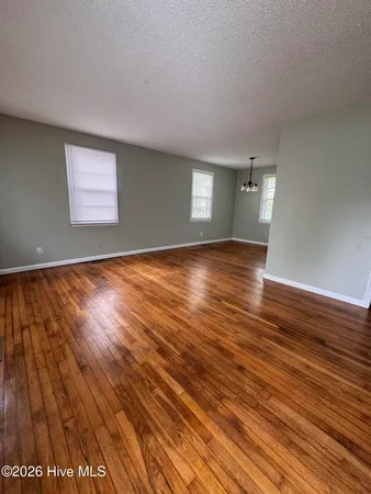 $1,200 | 503 Henderson Drive, Jacksonville, NC 28540