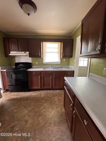 $1,200 | 503 Henderson Drive, Jacksonville, NC 28540