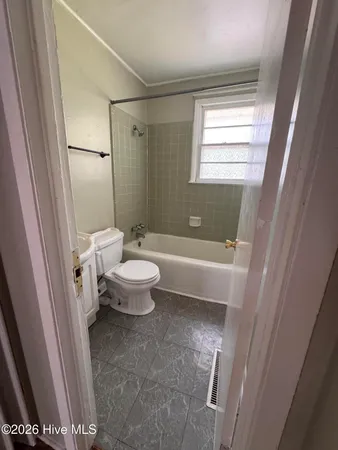 $1,200 | 503 Henderson Drive, Jacksonville, NC 28540