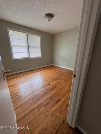 $1,200 | 503 Henderson Drive, Jacksonville, NC 28540