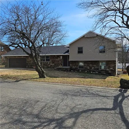 $269,900 | 803 Spruce Street, Frontenac, KS 66763